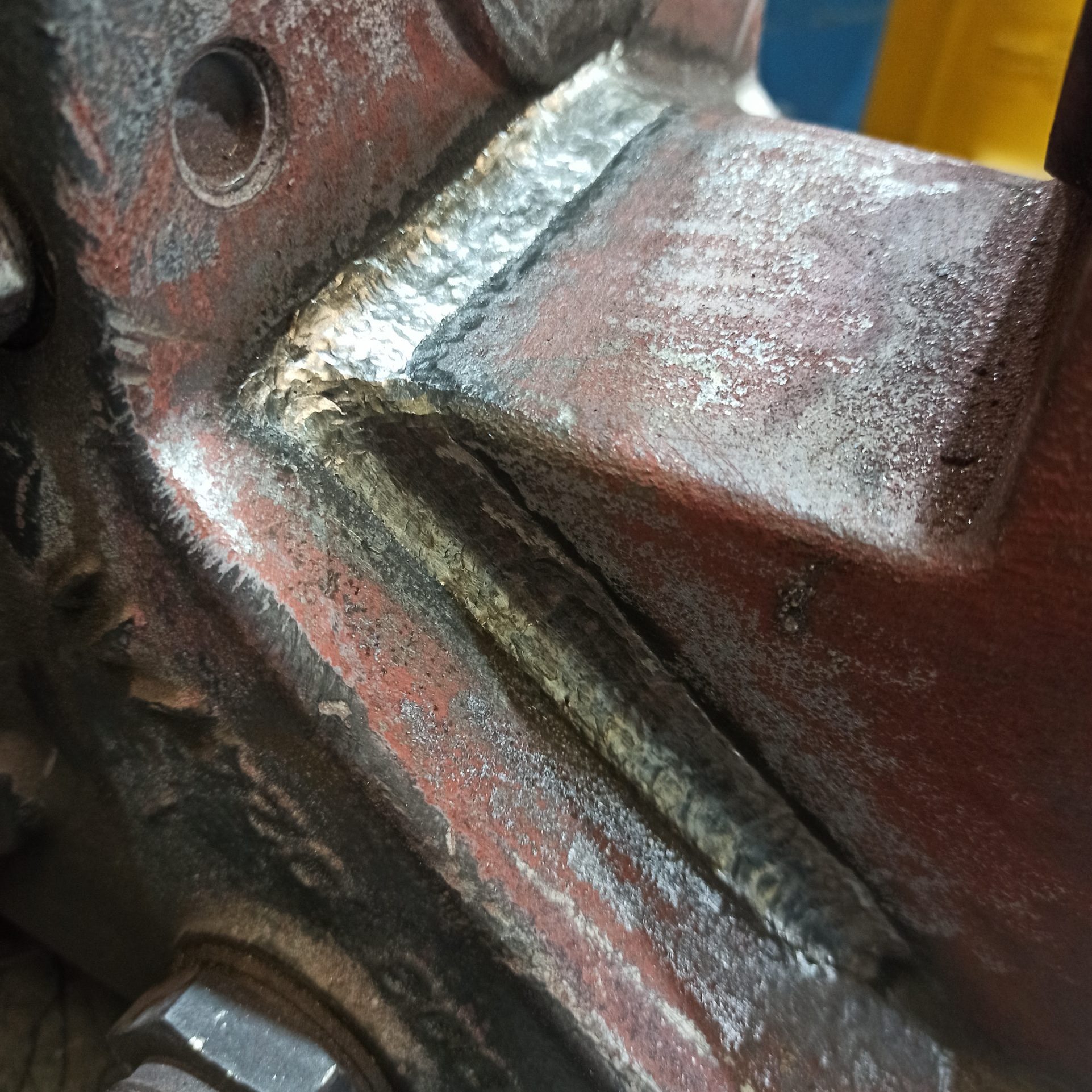 Recuperación fisuras carcasa de fundición